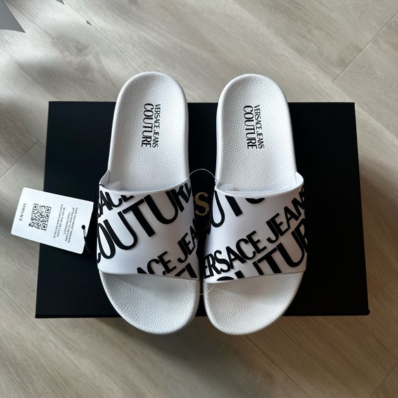 VERSACE BRAND NEW SLIDES! Size 8M / 10 WOMEN - Picture 3 of 6